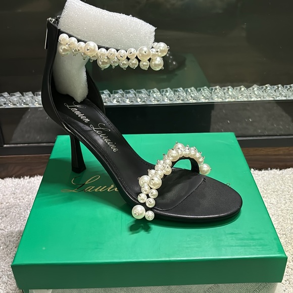 Elegant and Stylish Lauren Lorraine Pearl Ankle Strap Heel! - Picture 5 of 8